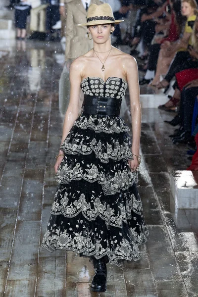 Look 11